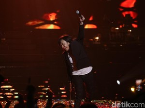 Rangkuman Perjalanan Sang Musisi di 25 Tahun Ari Lasso Sepenuh Hati