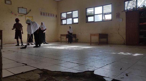 Siswa SD di Serang Belajar di Tenda hingga Bangunan Baru Jadi