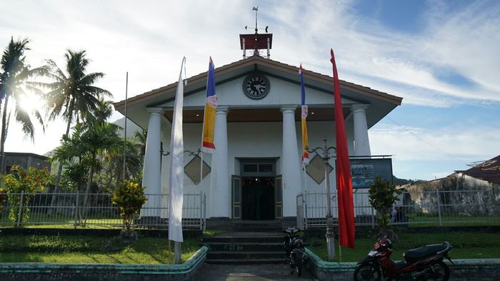  Foto Gereja  yang Dibangun di Atas 30 Kuburan Prajurit