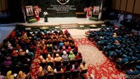 Anies memberikan sambutan.