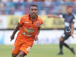 Terens Puhiri, Gelandang Borneo FC yang Jadi Sorotan Media Asing
