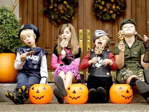 Dokter Gigi Ini Tawarkan Uang untuk Anak yang Mau Tukar Permen Halloween