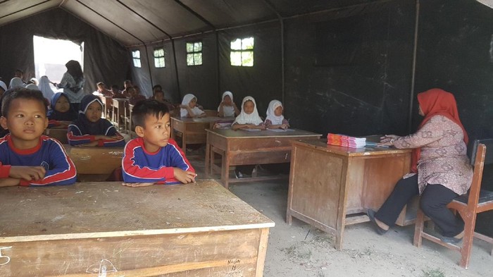 Siswa SD di Serang Belajar di Tenda hingga Bangunan Baru Jadi
