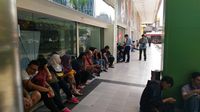Dari Pagi Pengunjung Antre di Depan Lotus Thamrin, Ada yang Dari Bekasi