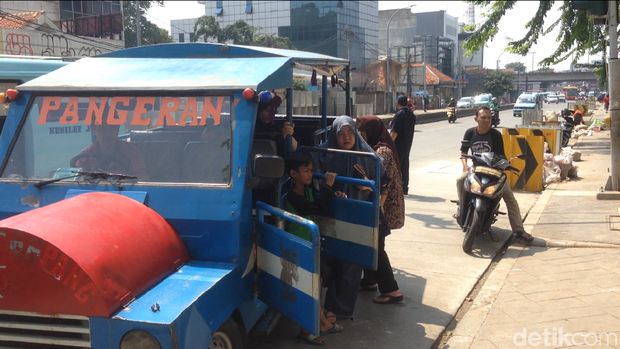 Odong-odong dipakai warga Rusun Jatinegara Barat untuk hiburan hingga transportasi alternatif