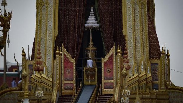 Pagoda utama yang disebut Busabok, tempat disemayamkannya jenazah Raja Bhumibol sebelum dikremasi