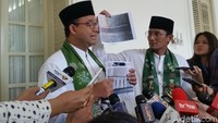 Usai pertemuan, Anies dan Sandiaga memaparkan hasil pembicaraan dengan JK (Foto: Muhammad Taufiqurahman/detikcom)