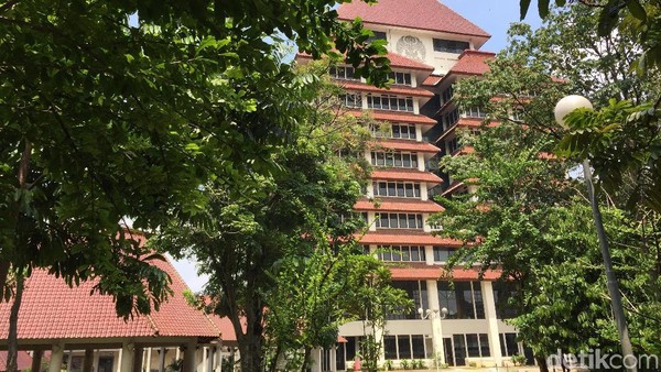 Foto: Datangi Rektorat UI, Polisi Cari Data Pemeran Video Mesum