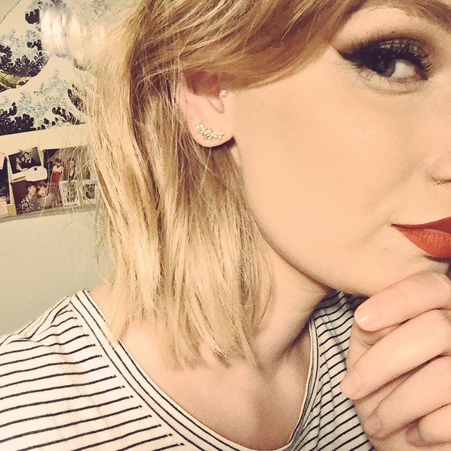 Banyak yang suka karena kemiripannya dengan Taylor Swift, namun Laura juga memiliki haters. Sejumlah fans Taylor Swift kesal karena Laura meniru gaya Taylor. Padahal meski dia tak meniru gaya Taylor, wajahnya memang sudah mirip. Foto: dok. Instagram (Laurah)