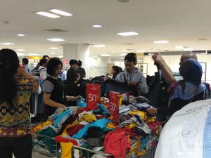 Toko Ritel Berguguran, Pesta Diskon Untuk Masyarakat