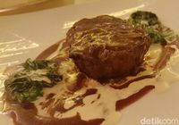 Siang Ini Bisa Nikmati Fillet Beefsteak Juicy hingga Tiramisu Istimewa di Il Mare