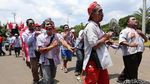 Minta Perhatian Jokowi, Sopir Truk Tangki Pertamina Berdandan Zombie