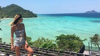 Selain Krabi dan Phi Phi Island, Maria juga sempat mampir ke Phuket. Ini panorama cantik dari tempatnya menginap (@mariajoseloral/Instagram)