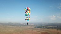 Aksi Morgan ini mirip dengan film Up. Di film tersebut, sebuah rumah diangkat menggunakan ratusan balon dan melayang-layang di udara.