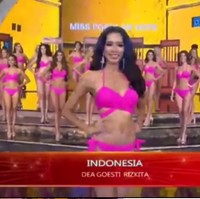 Runner Up 3 Puteri Indonesia 2017 itu memang tidak berhasil mempertahankan mahkota yang selumnya diraih Ariska Peristiwa. Namun ia menyabet sejumlah prestasi, salah satunya menjadi kontestan dengan hasil voting terbanyak di aplikasi Miss Grand International. Atas keberhasilannya itu, Dea pun mendapat piala. Foto: ist