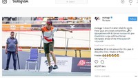 Beginilah aksi si pebalap Repsol Honda saat bermain tepok bulu sebelum akhirnya turun sirkuit di Sepang, Malaysia. @motogp/instagram