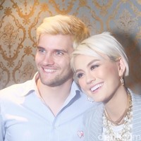 Penyanyi berusia 31 tahun itu bersama rekannya Bastian Purrer menggagas aplikasi Lyke, yakni platform digital store untuk para pecinta fashion untuk menemukan dan berbelanja tren gaya terkini. Foto: Anggi Mayasari/Wolipop