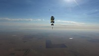 Morgan mengaku takut tapi juga kegirangan saat terbang di udara. Saat balon-balon itu melayang menuju lapisan atmosfer dan suhu naik, dia menyebut penerbangan jadi makin cepat.