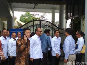 Jokowi Kumpulkan Menteri Ekonomi dan Sejumlah Pengusaha di Istana