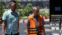 Suap yang diberikan Aditya ke Sudiwardono dalam rangka menyelamatkan Marlina dengan dua tujuan. Pertama agar tidak dilakukan penahanan terhadap Marlina Moha dan untuk mempengaruhi putusan banding.