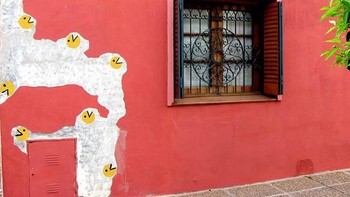 Pac Man memakan cat tembok. Foto: Imgur