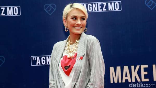 Senyum Manis Agnez Mo Senyum Manis Agnez Mo