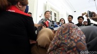 Hashim mengaku mendapat mandat untuk segera bekerja dan mengkaji kebun binatang Ragunan tersebut.