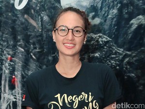 Digosipkan Sudah Tunangan dengan Dimas Anggara, Nadine Chandrawinata Menghindar