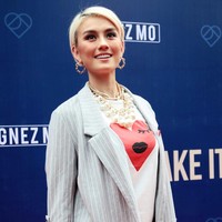 Mengenakan makeup natural dengan blush on pink dan warna bibir yang senada, Agnez tampil cantik.Foto: Ismail/detikHOT