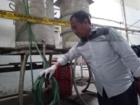 Polisi Gerebek Gudang Produksi Minuman Beralkohol Di Surabaya