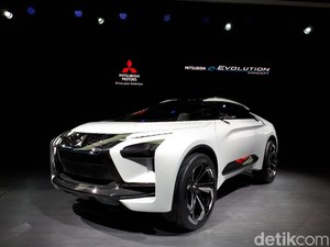 e-Evolution Concept Jadi Bintang di Booth Mitsubishi