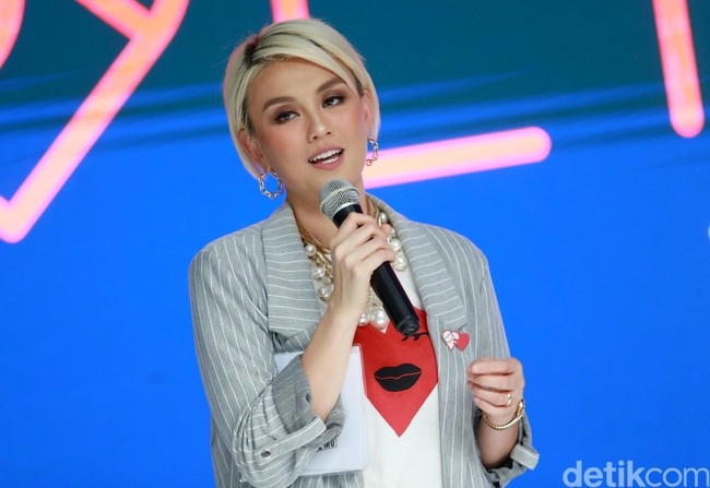 Sementara itu, perihal gaya fashionnya sendiri, pelantun Long As I Get Paid ini mengaku lebih menyukai busana apapun yang nyaman dipakainya.Foto: Palevi S/detikHOT