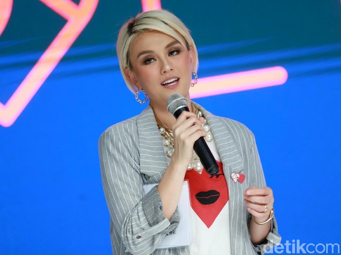 Gaya Busana Diakui Majalah Mode Internasional, Ini Kata Agnez Mo