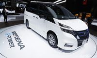 Nissan Serena terbaru.