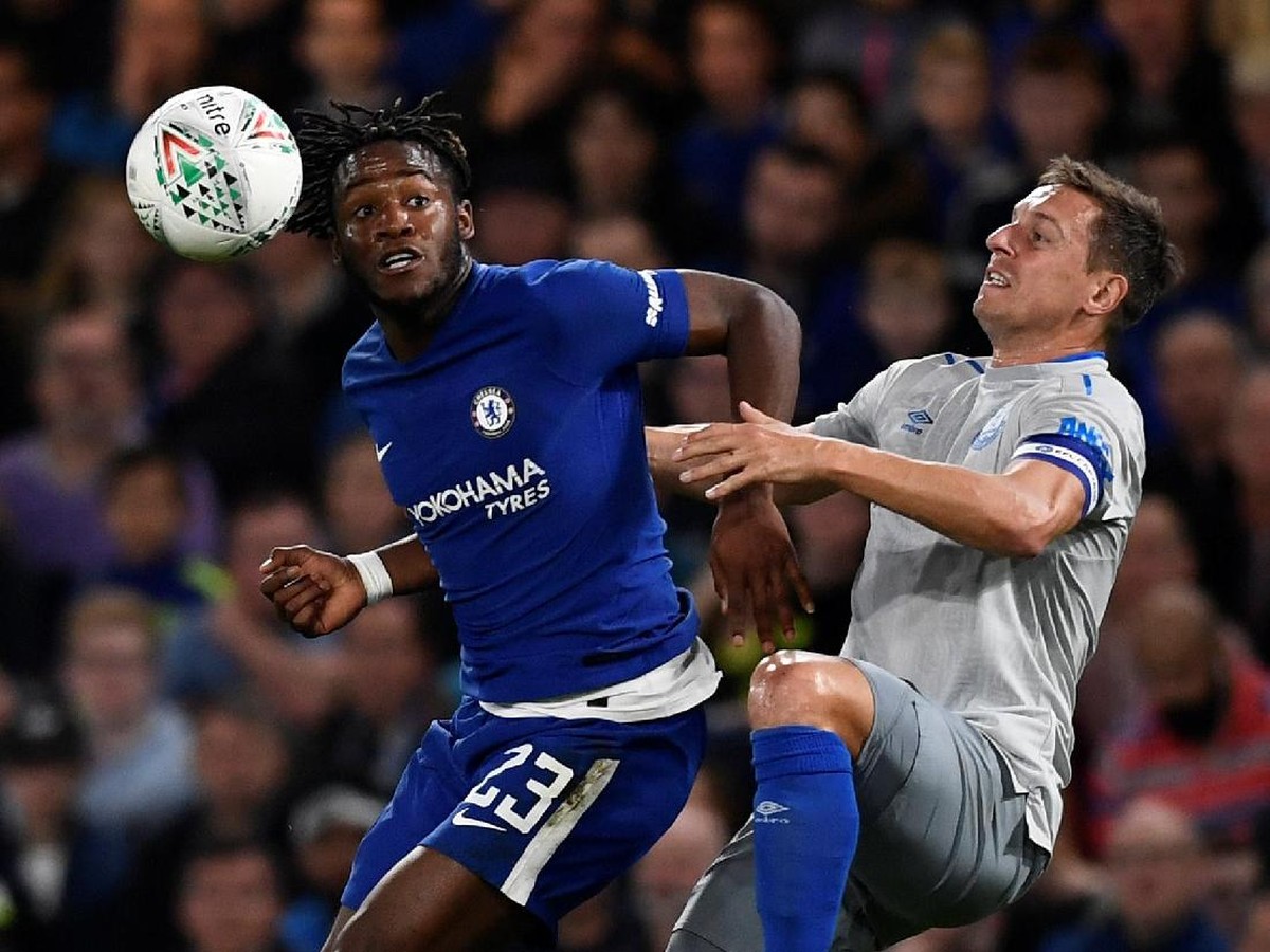Penyerang Chelsea, Michy Batshuayi (Foto: Dylan Martinez/Reuters)