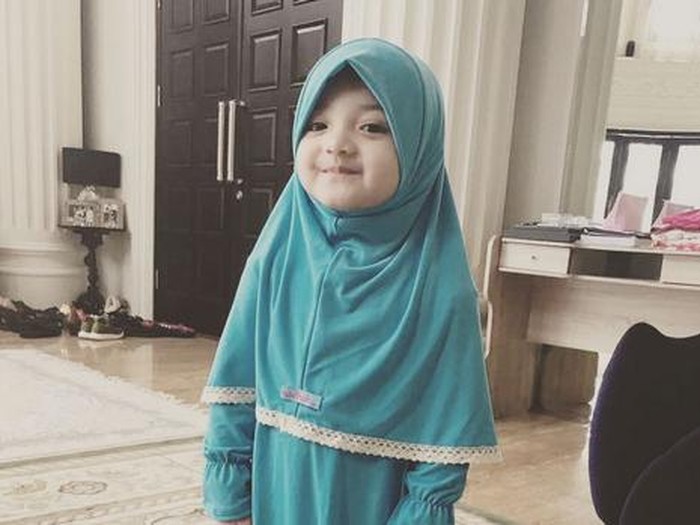 Arsyi pakai kerudung