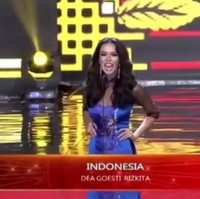Dea Rizkita mewakili Indonesia di ajang Miss Grand International 2017. Meski tak berhasil menyabet gelar juara, ia cukup berprestasi selama mengikuti kontes kecantikan ini. Ini penampilan Dea ketika memperkenalkan diri. Foto: ist