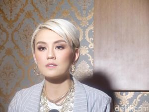 Agnez Mo Beri Kejutan Raphael Maitimo di Hari Ulang Tahun