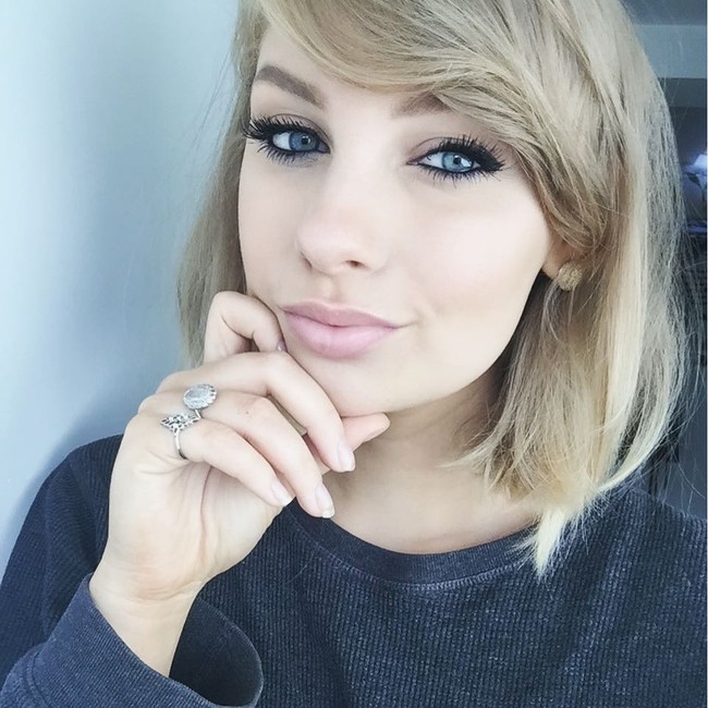 Karena kemiripannya, Laura mengaku banyak fans Taylor Swift yang ingin berfoto dengannya. Banyak dari mereka tak percaya bahwa Laura bukanlah Taylor Swift.  Foto: dok. Instagram (Laurah)