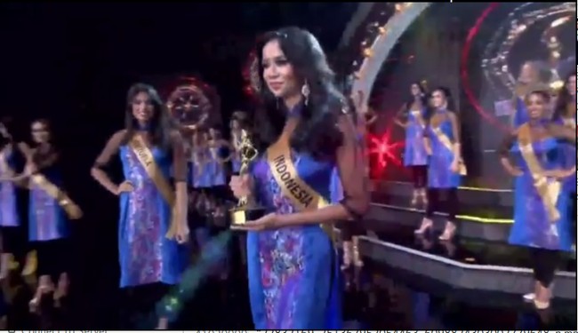 Tak hanya itu saja, wanita kelahiran Bandung tersebut juga sukses membawa piala Best National Custome di Miss Grand International 2017. Sebelumnya prestasi tersebut juga diraih Ariska di tahun 2016. Foto: ist