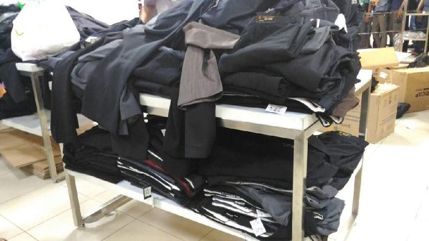 Cuci gudang Lotus hari kedua
