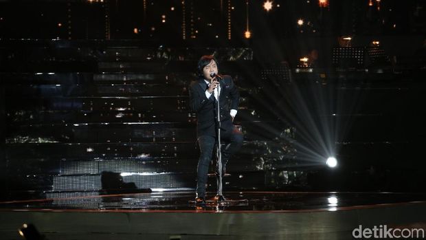 Rangkuman Perjalanan Sang Musisi di '25 Tahun Ari Lasso Sepenuh Hati' 
