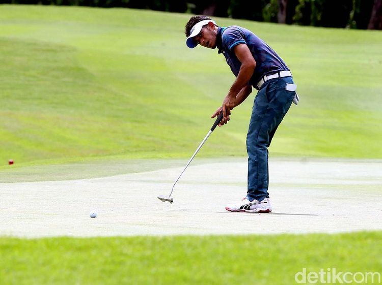 Aksi Para Pegolf di Hari Pertama Kejuaraan Golf Indonesia Open 2017