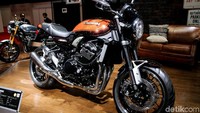 Kawasaki Z900RS. Motor sport retro ini disokong mesin DOHC inline-four 948 cc yang sama dengan Z900 namun dengan setelan yang lebih rendah. Foto: Kawasaki
