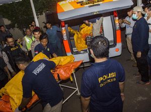 Kisah Getir Kasimin Cari Jasad Istri yang Jadi Korban Ledakan Kosambi