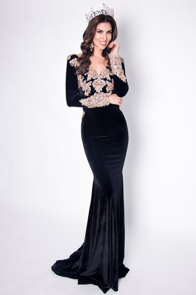 Miss Grand International 2017 Maria Jose Lora menguasai tiga bahasa asing, Inggris, Spanyol dan Portugis. Dia saat ini juga sedang belajar bahasa Italia. Foto: Dok. Facebook