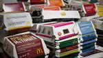 Wow, Pria Ini Mengoleksi Hampir 500 Kotak Burger dari Seluruh Dunia!