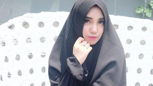 Putri Sunan Kalijaga yang Nikah Muda, Ed Sheeran Batal Konser di Jakarta