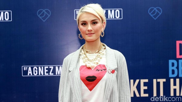 Deretan Gaya Agnez Mo dengan Rambut Super Pendek, Ada yang Jadi Kontroversi