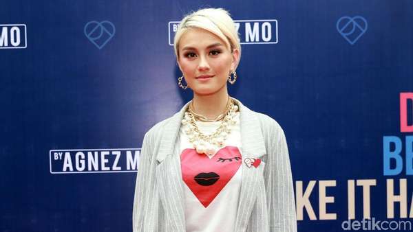 Senyum Manis Agnez Mo Senyum Manis Agnez Mo